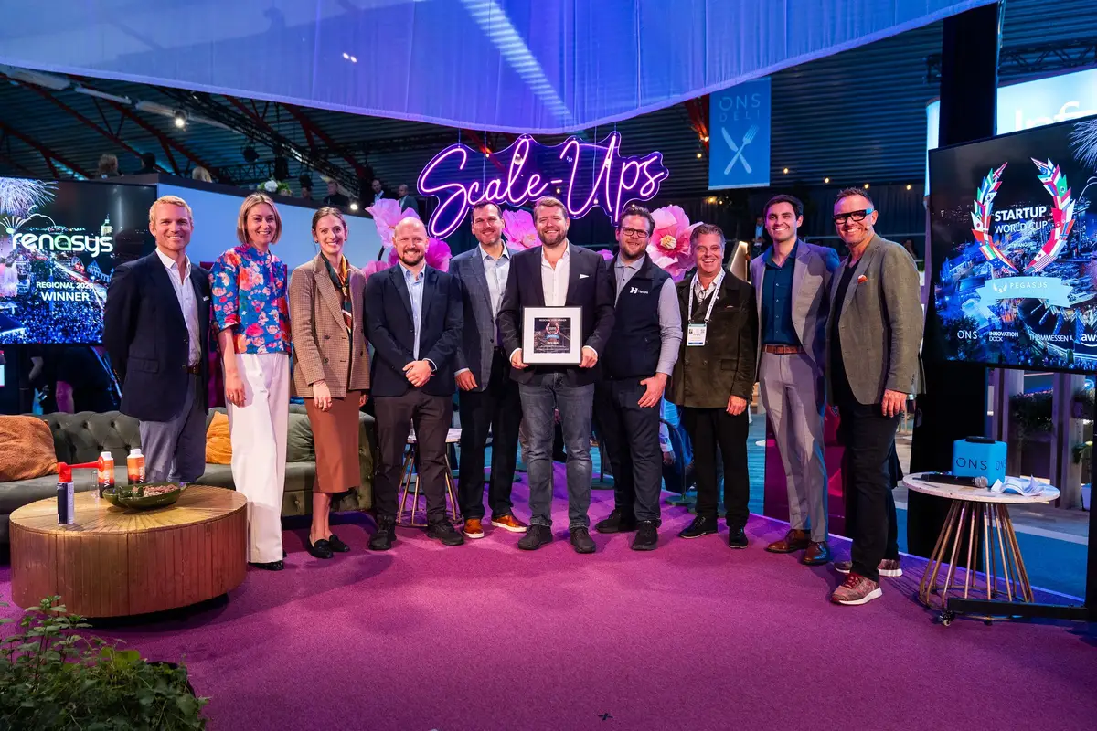 Renasys and the finalists of Startup World Cup Stavanger on the Scale-Ups stage at ONS